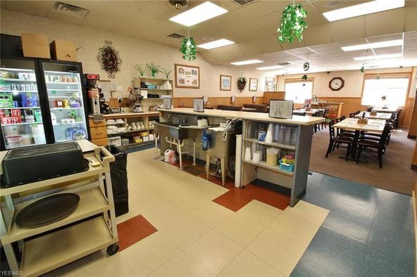 Peachs Place : 121 E Main St, Crooksville, OH 43731